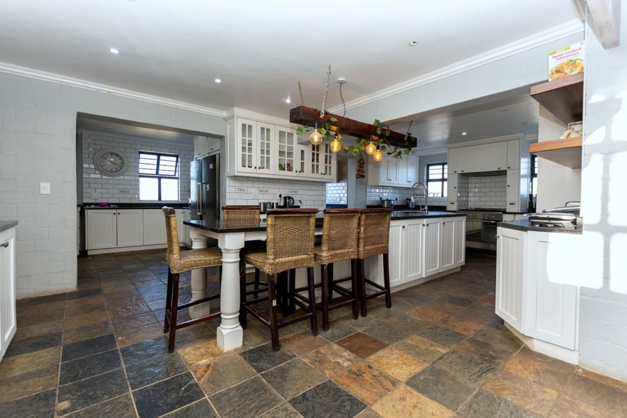 13 Bedroom Property for Sale in Olifantskop Western Cape